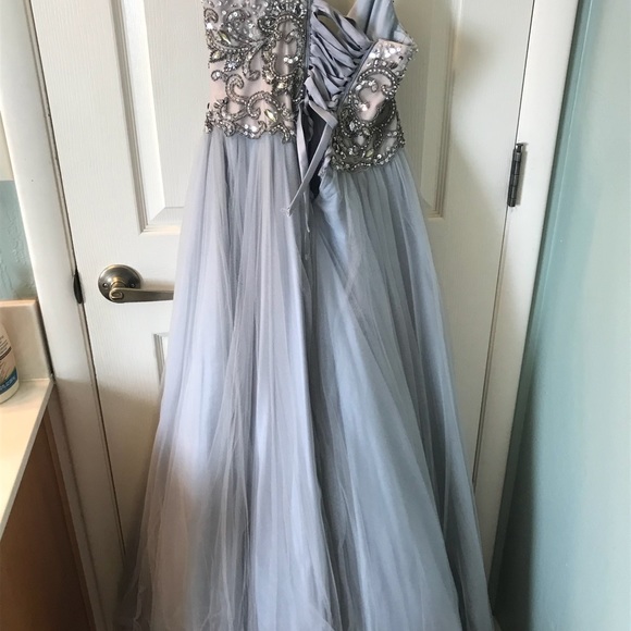 Elegant Formal Dress - Picture 5 of 8